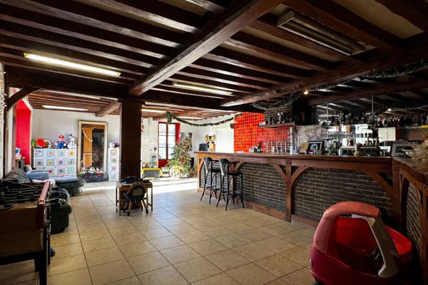 Immeuble local commercial + appartement centre de Jumeauville, Jumeauville 78580