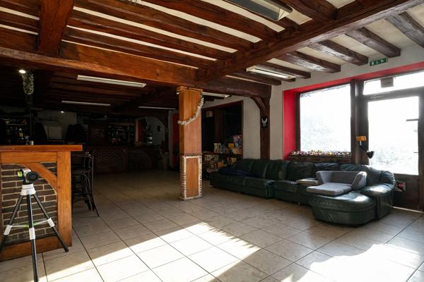 Immeuble local commercial + appartement centre de Jumeauville, Jumeauville 78580