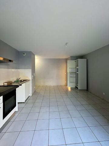 BRON/Appartement 3 pièces 62m2 en rez de jardin + terrasse