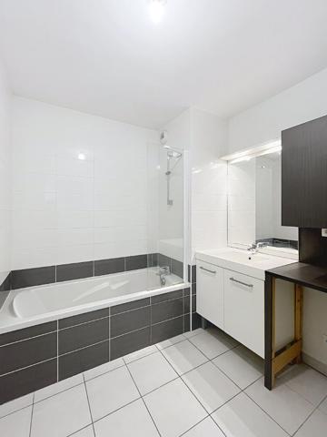 Bron : Appartement 3 pièces 62m² en rez de jardin + terrasse
