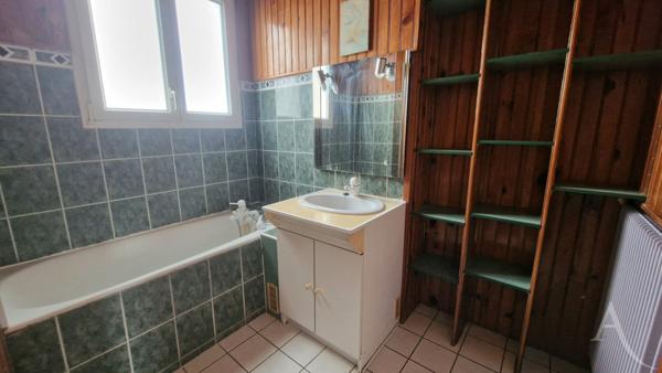 Appartement Mantes La Jolie de 4 pièces avec 3 chambres balcon et cave