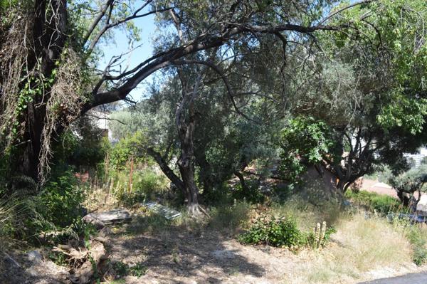 Toulon 4 chemin des routes / chemin de pelvoux Terrain constructible de 722 m2 zone UE emprise 25%