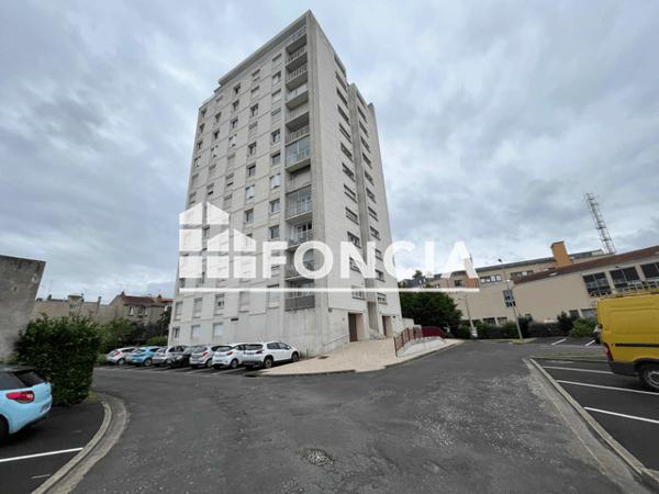 Location Studio meublé 10.16 m² - 1 ALLEE PELLETIER D'OISY - IMMEUBLE FICTIF Tours 37000