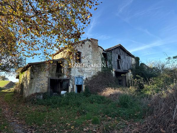 À vendre - Salies de Béarn - Ancien bâti avec terres agricoles