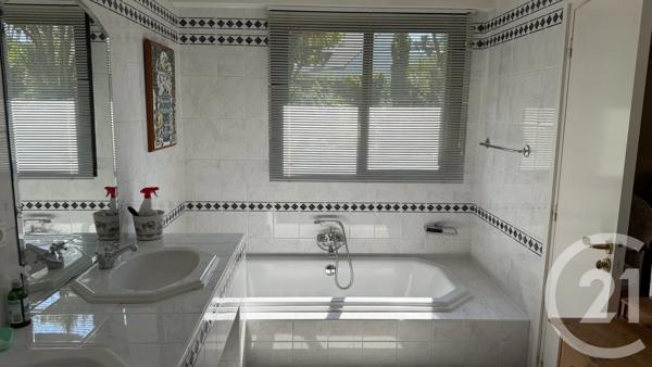 Maison à vendre  5 pièces - 220,26 m 2   VANNES  - 56