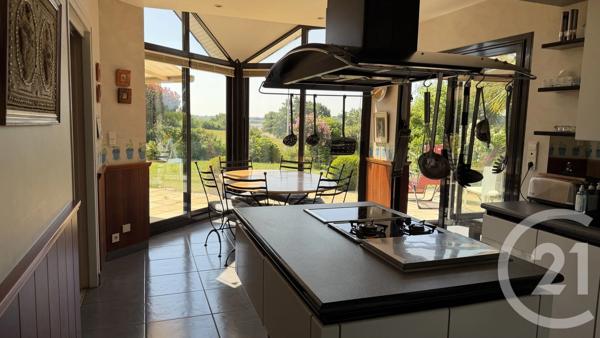 Maison à vendre  5 pièces - 220,26 m 2   VANNES  - 56