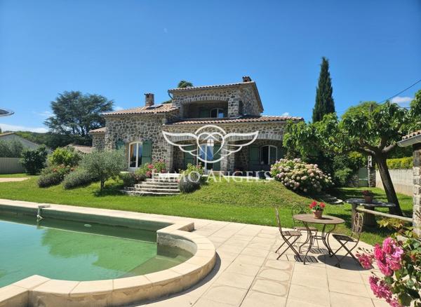 Maison 9 pièces 173m², dépendance et , piscine - pool house, sur terrain 2207m²