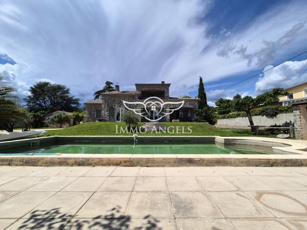 Maison 9 pièces 173m², dépendance et , piscine - pool house, sur terrain 2207m²