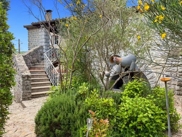 Villeneuve-de-Berg (07170) Propriété de Caractère (3 Gîtes - 30 Couchages) –Vue Panoramique