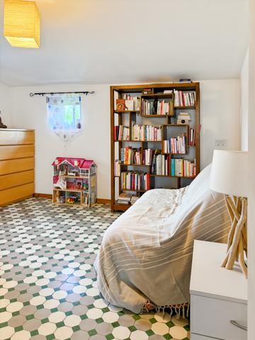 Villeneuve-de-Berg (07170) Propriété de Caractère (3 Gîtes - 30 Couchages) –Vue Panoramique