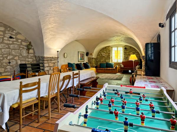 Villeneuve-de-Berg (07170) Propriété de Caractère (3 Gîtes - 30 Couchages) –Vue Panoramique