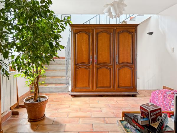 Villeneuve-de-Berg (07170) Propriété de Caractère (3 Gîtes - 30 Couchages) –Vue Panoramique