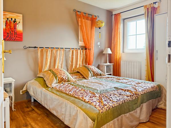 Villeneuve-de-Berg (07170) Propriété de Caractère (3 Gîtes - 30 Couchages) –Vue Panoramique