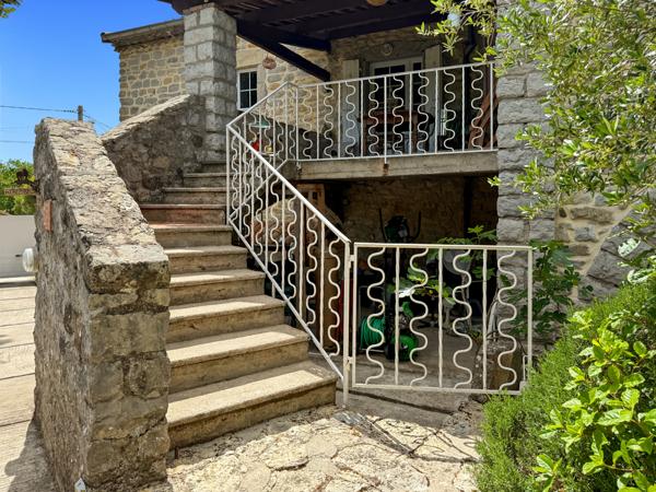 Villeneuve-de-Berg (07170) Propriété de Caractère (3 Gîtes - 30 Couchages) –Vue Panoramique