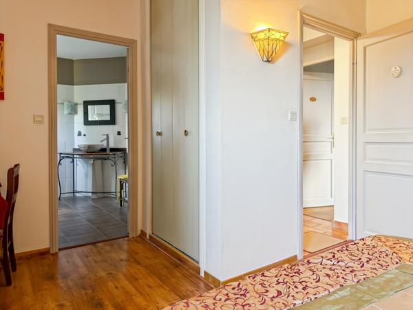 Villeneuve-de-Berg (07170) Propriété de Caractère (3 Gîtes - 30 Couchages) –Vue Panoramique