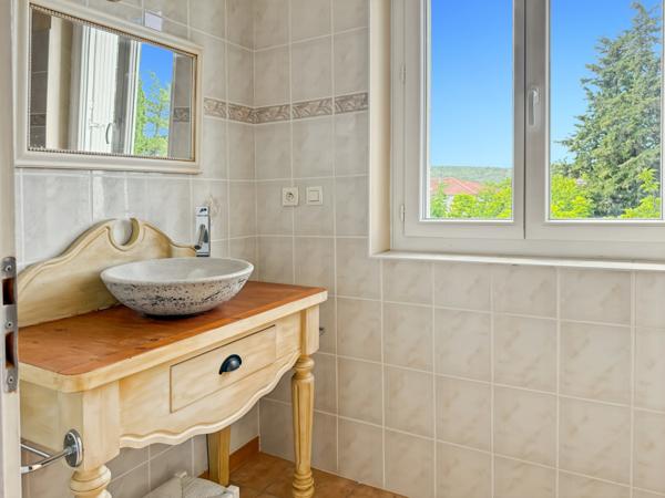 Villeneuve-de-Berg (07170) Propriété de Caractère (3 Gîtes - 30 Couchages) –Vue Panoramique