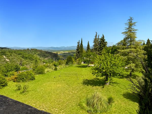 Villeneuve-de-Berg (07170) Propriété de Caractère (3 Gîtes - 30 Couchages) –Vue Panoramique