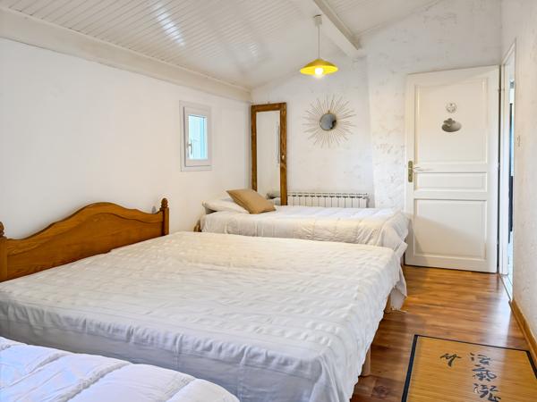 Villeneuve-de-Berg (07170) Propriété de Caractère (3 Gîtes - 30 Couchages) –Vue Panoramique