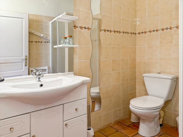 Villeneuve-de-Berg (07170) Propriété de Caractère (3 Gîtes - 30 Couchages) –Vue Panoramique