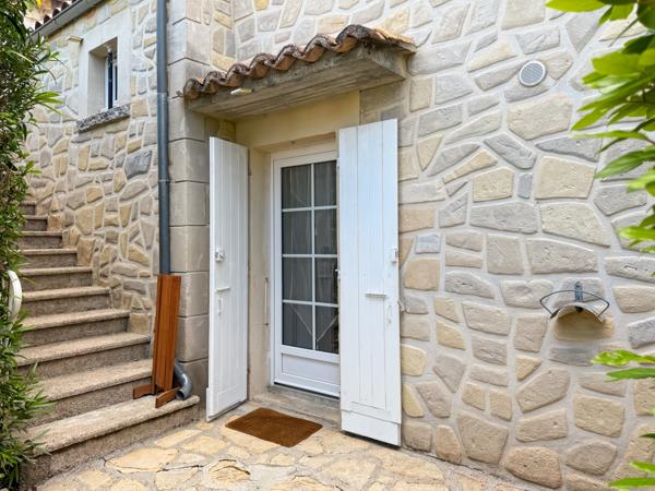 Villeneuve-de-Berg (07170) Propriété de Caractère (3 Gîtes - 30 Couchages) –Vue Panoramique