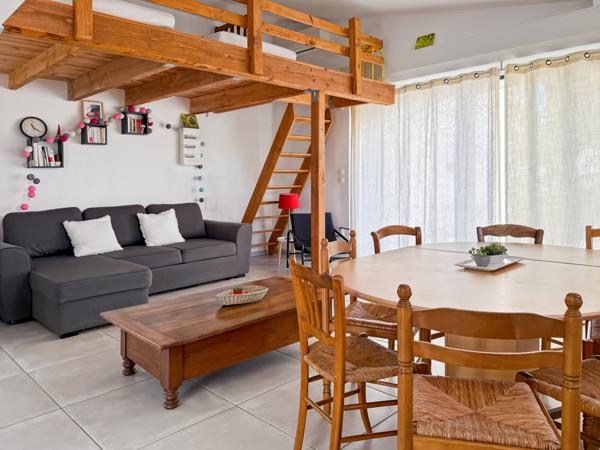 Villeneuve-de-Berg (07170) Propriété de Caractère (3 Gîtes - 30 Couchages) –Vue Panoramique