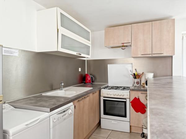 Villeneuve-de-Berg (07170) Propriété de Caractère (3 Gîtes - 30 Couchages) –Vue Panoramique