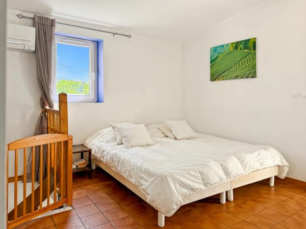 Villeneuve-de-Berg (07170) Propriété de Caractère (3 Gîtes - 30 Couchages) –Vue Panoramique