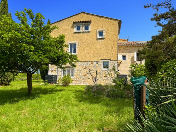 Villeneuve-de-Berg (07170) Propriété de Caractère (3 Gîtes - 30 Couchages) –Vue Panoramique