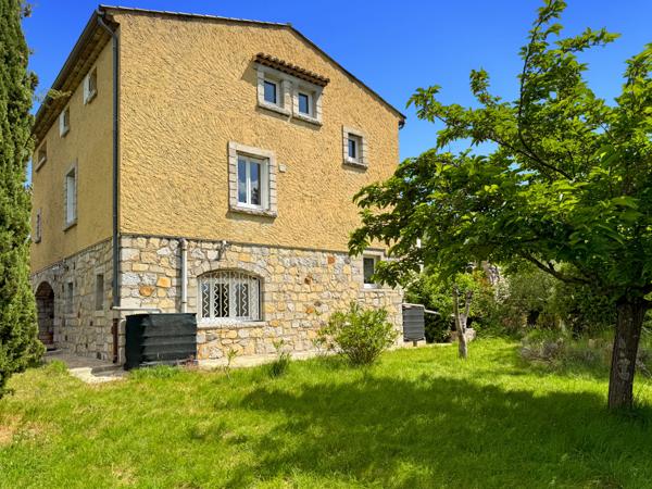 Villeneuve-de-Berg (07170) Propriété de Caractère (3 Gîtes - 30 Couchages) –Vue Panoramique