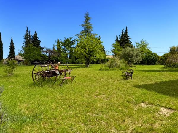 Villeneuve-de-Berg (07170) Propriété de Caractère (3 Gîtes - 30 Couchages) –Vue Panoramique