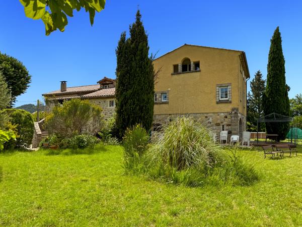 Villeneuve-de-Berg (07170) Propriété de Caractère (3 Gîtes - 30 Couchages) –Vue Panoramique