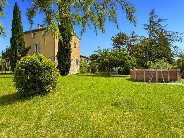 Villeneuve-de-Berg (07170) Propriété de Caractère (3 Gîtes - 30 Couchages) –Vue Panoramique