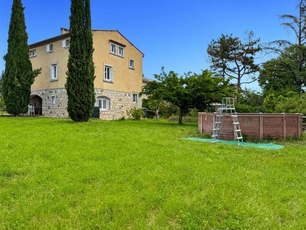 Villeneuve-de-Berg (07170) Propriété de Caractère (3 Gîtes - 30 Couchages) –Vue Panoramique