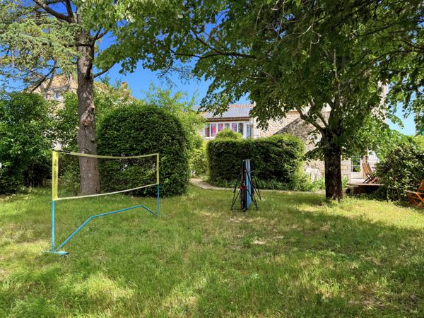 Villeneuve-de-Berg (07170) Propriété de Caractère (3 Gîtes - 30 Couchages) –Vue Panoramique