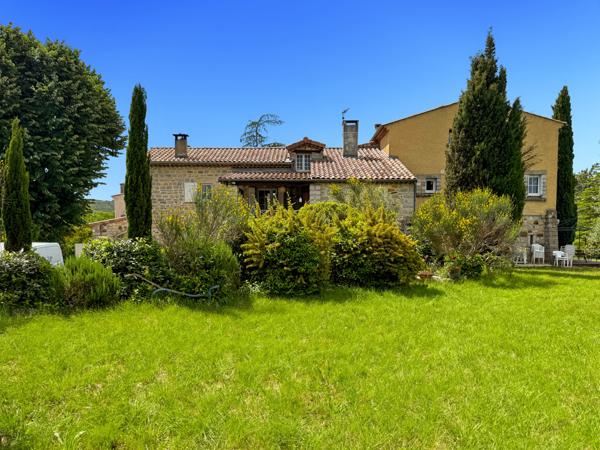 Villeneuve-de-Berg (07170) Propriété de Caractère (3 Gîtes - 30 Couchages) –Vue Panoramique