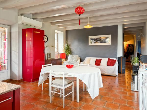 Villeneuve-de-Berg (07170) Propriété de Caractère (3 Gîtes - 30 Couchages) –Vue Panoramique