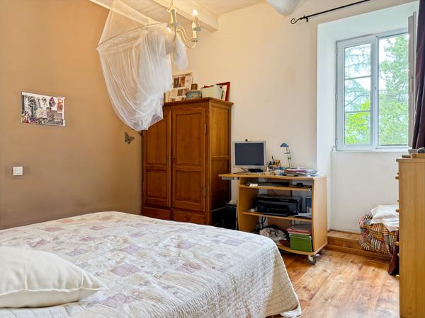 Villeneuve-de-Berg (07170) Propriété de Caractère (3 Gîtes - 30 Couchages) –Vue Panoramique