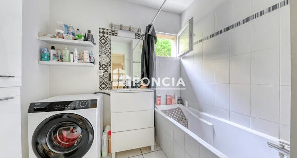 À vendre Appartement 4 pièces 75 m² - Bron 69500