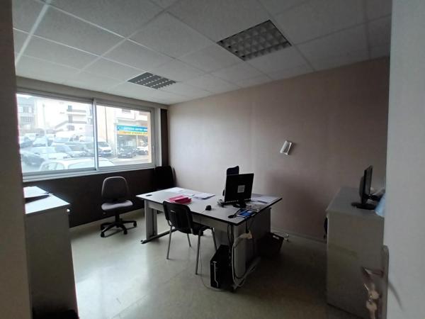 Rodez-Avenue de Paris,local professionnel de 162 m² environ