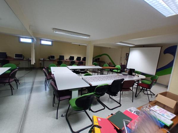 Rodez-Avenue de Paris,local professionnel de 162 m² environ