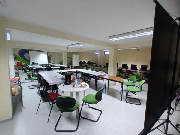 Rodez-Avenue de Paris,local professionnel de 162 m² environ