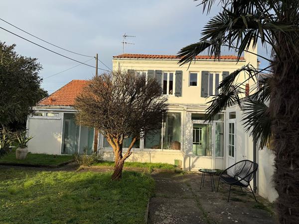 Rochefort - Maison de caractère avec grand jardin et fort potentiel !