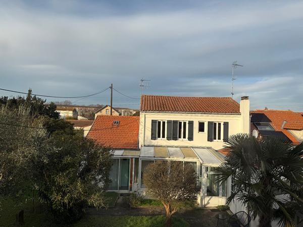 Rochefort - Maison de caractère avec grand jardin et fort potentiel !
