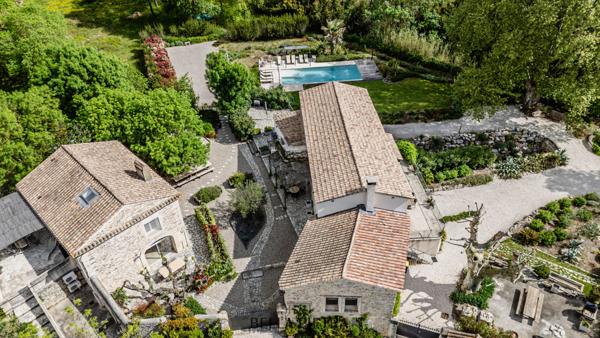 Sommières (30250) Ancien moulin rénové avec piscine chauffée et 2 appartements –Pic Saint Loup