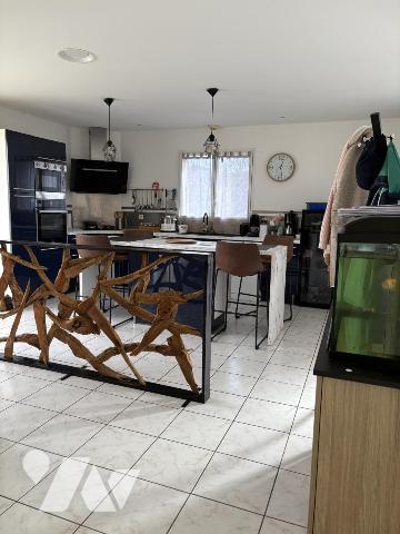 AGREABLE MAISON D'HABITATION EN TRES BON ETAT  AVEC TERRAIN CLOS