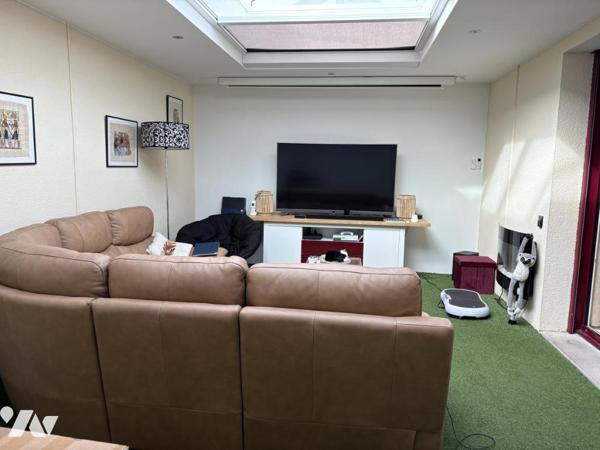 AGREABLE MAISON D'HABITATION EN TRES BON ETAT  AVEC TERRAIN CLOS