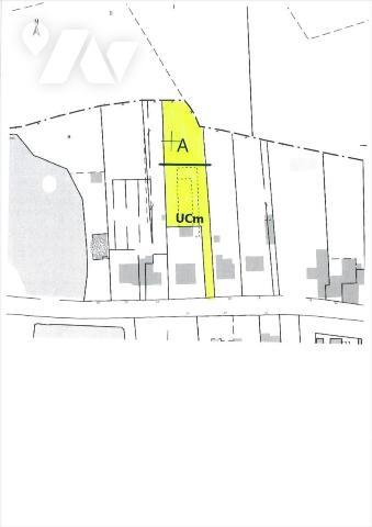 - Centre bourg, Prox. commerces et commodités, terrain en partie constructible de 1431 m², à vi...