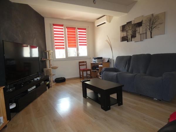 Grande maison de village T7 d'environ 180m² avec balcon et cour de 20m².