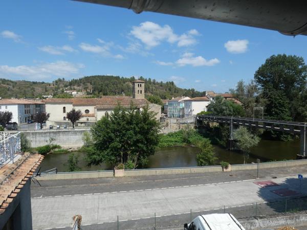 Grande maison de village T7 d'environ 180m² avec balcon et cour de 20m².