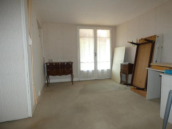 Grande maison de village T7 d'environ 180m² avec balcon et cour de 20m².